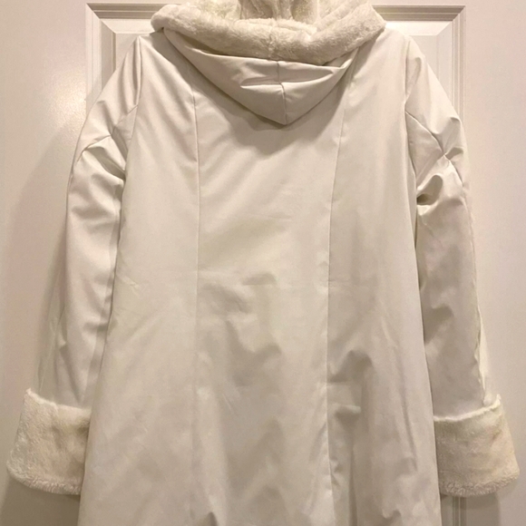 White Glamorous Womens Fur Versatile Reversible Rain Coat  Button Jacket EUC - Picture 6 of 12